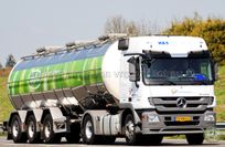 034 - Mercedes Actros kent 70-BBH-2 met 3 as bulkoplegger  Campina & F